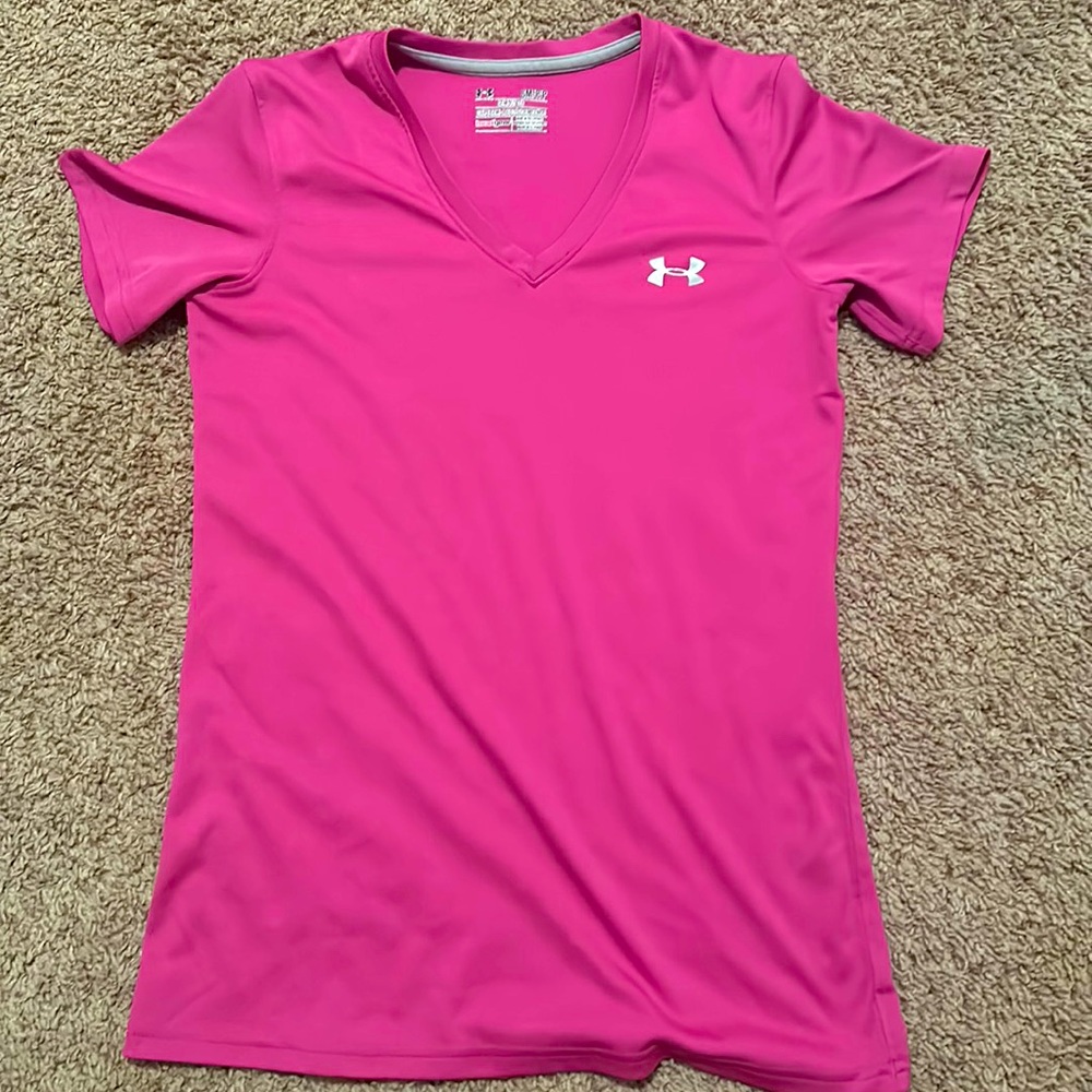 Cute pink fitted v-neck shirt